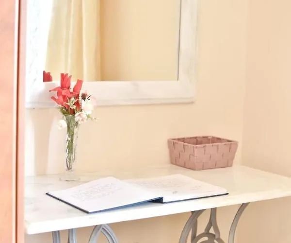 Konomi * Karavádhos