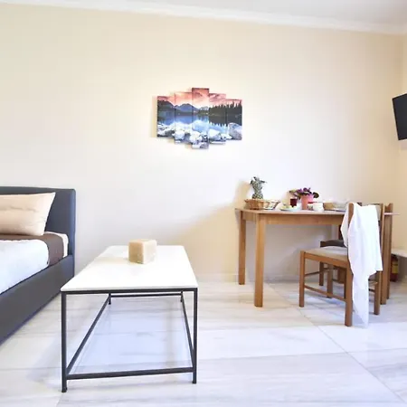 Konomi Apartman Karavádosz